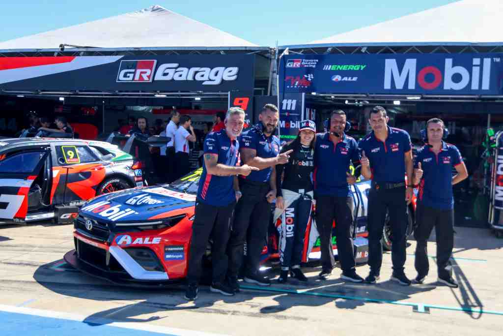 Stock Car: Vencedora do Fan Push para Mobil™, Antonella Bassani realiza sonho na Stock Car