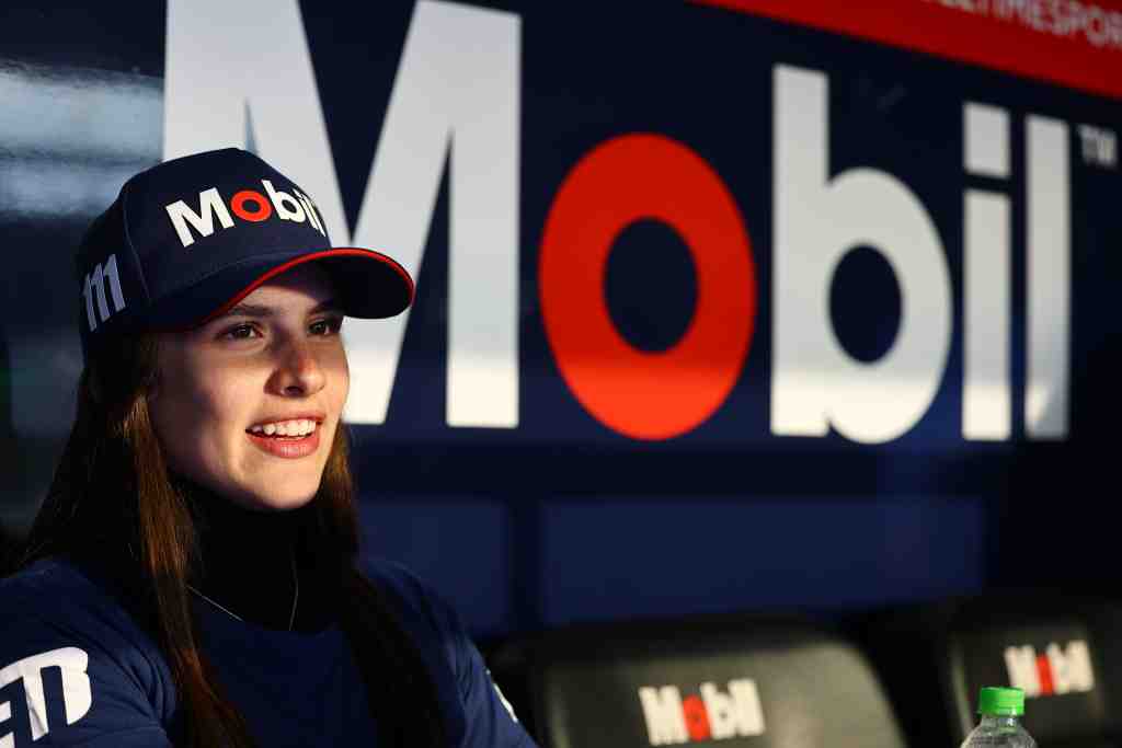 Stock Car: Antonella Bassani representa Mobil™ na etapa do Velocitta da Stock Car
