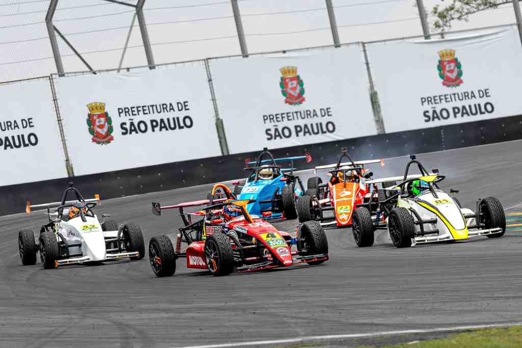 F1600: Corrida 1 da 2ª Etapa tem escaladas, intervenções do Safety Car e vitória de Marcel Fachini definida nos instantes finais