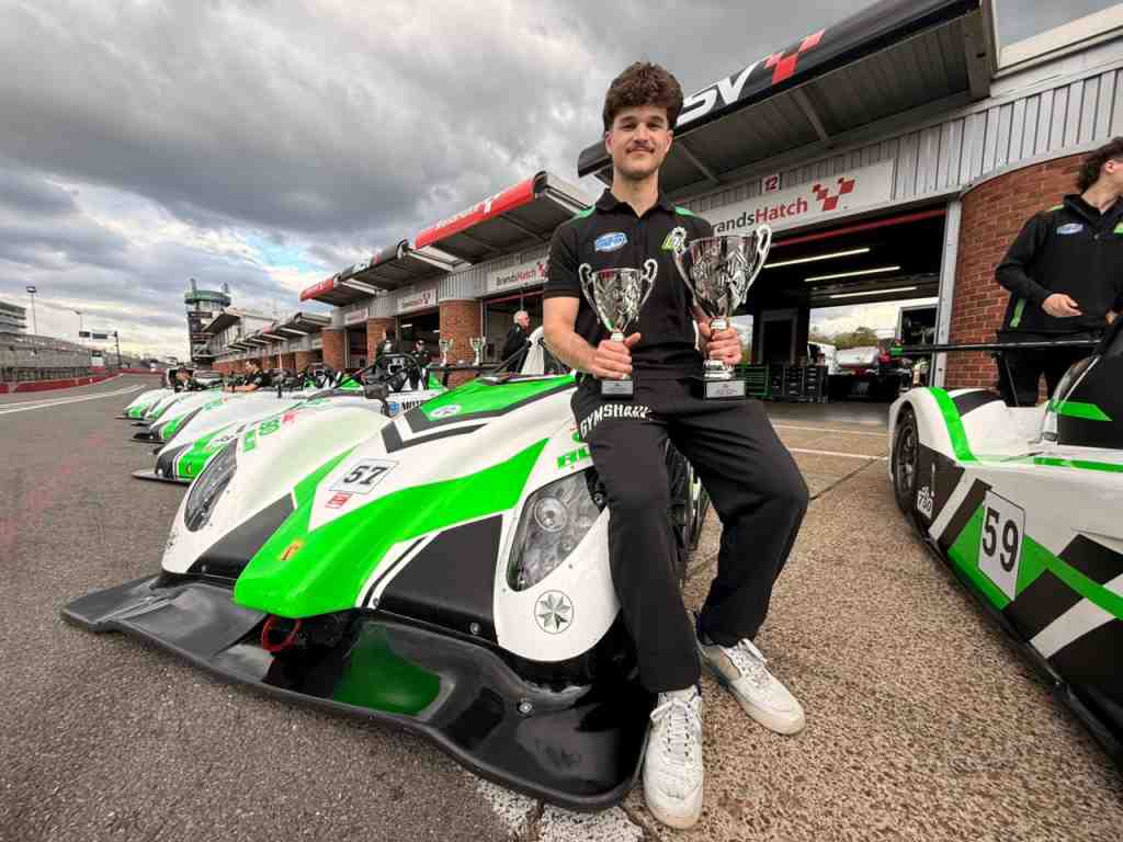 Automobilismo: Pedro Oliveira domina em Brands Hatch e assume a liderança do Radical Club Challenge UK