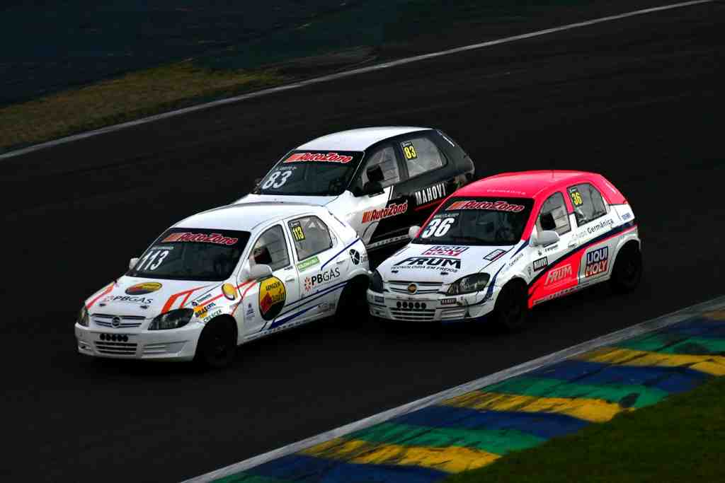 Automobilismo: Manu Clauset se supera, marca dois pódios em Interlagos e segue líder na STR