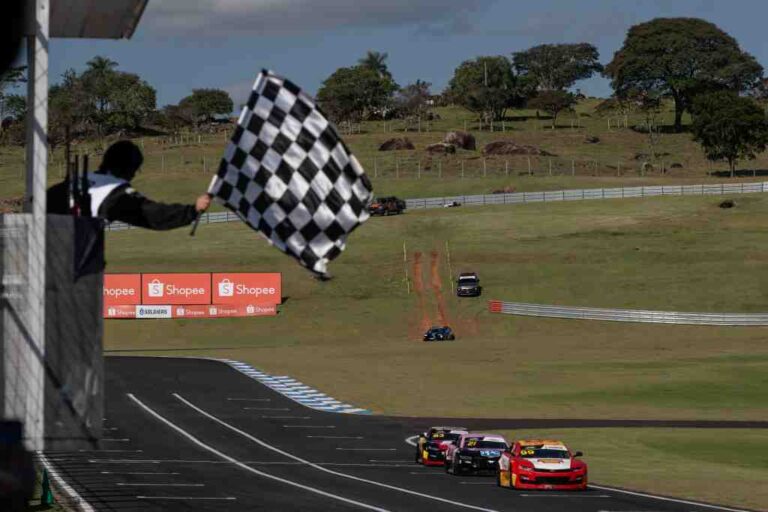 Nascar Brasil: Galid Osman vence a Sprint Race no Velocitta e leva a Shell para a pole position