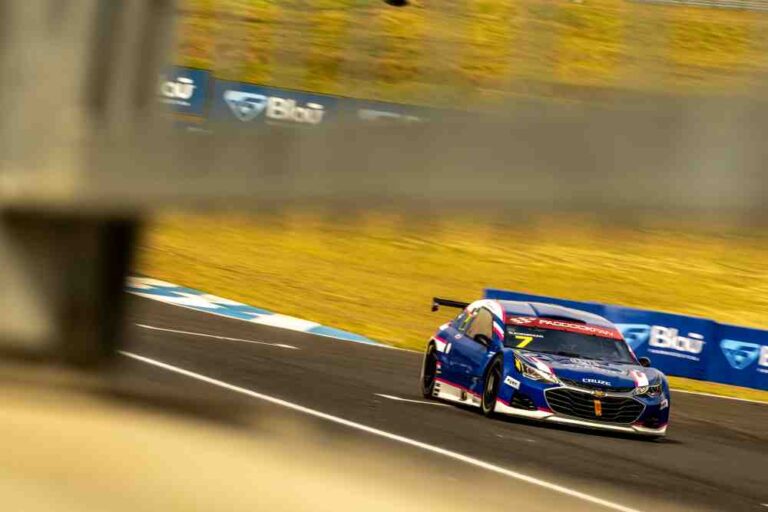 StockLight: Gabriel Koenigkan sobe ao pódio no Velocitta e segue na liderança da Stock Light