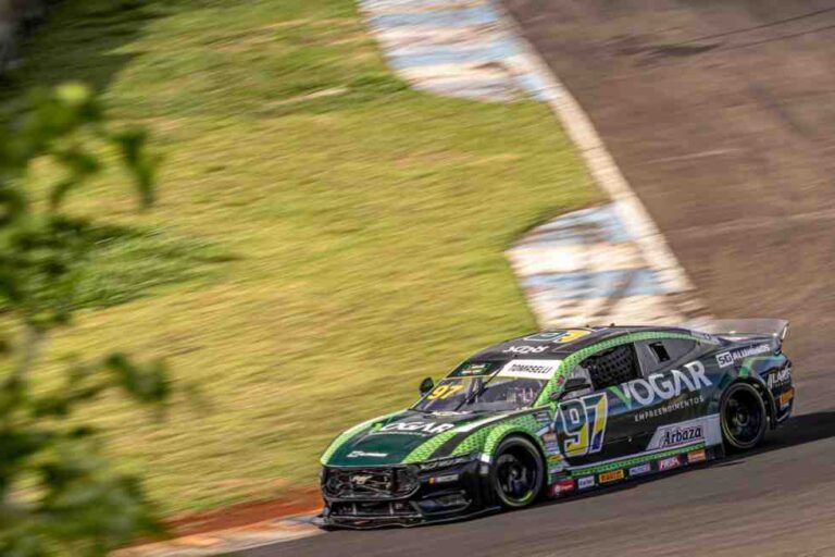NASCAR Brasil: Bruna e Tata sofrem com quebras em Londrina