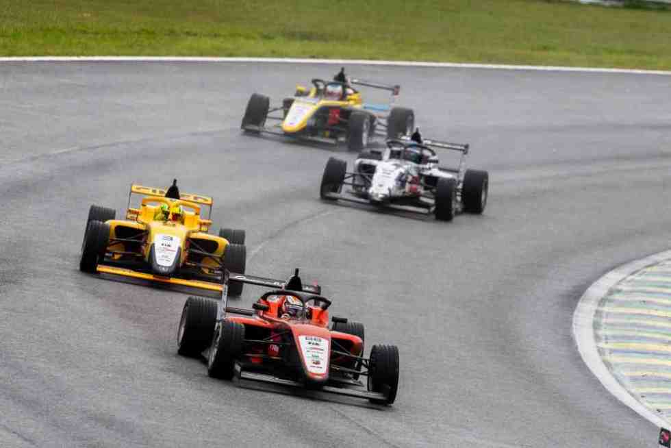 F4: Argentino Fausto Arnaudo vence prova de abertura em Interlagos
