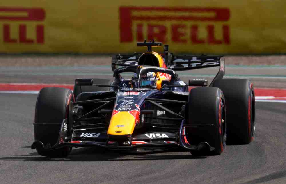 F1: Kimi Antonelli busca o título largando da pole position com pneus macios.